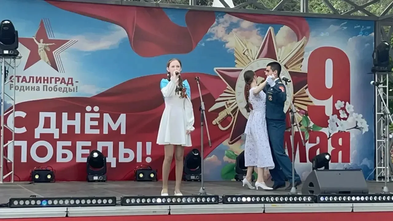 9 мая на сцене набережной прошёл трогательный и торжественный концерт, посвящённый Дню Победы. В мер