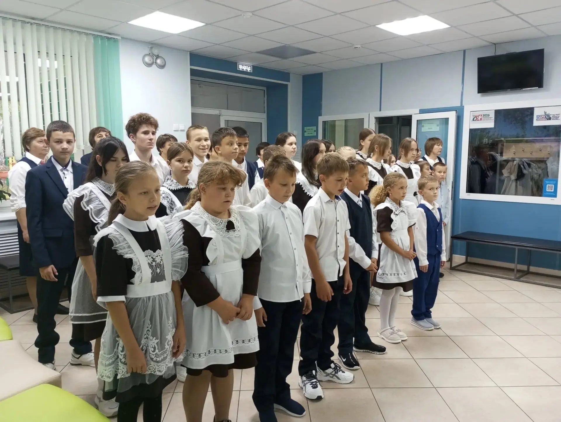 Торжественная церемония поднятия государственных флагов Российской Федерации и Республи...