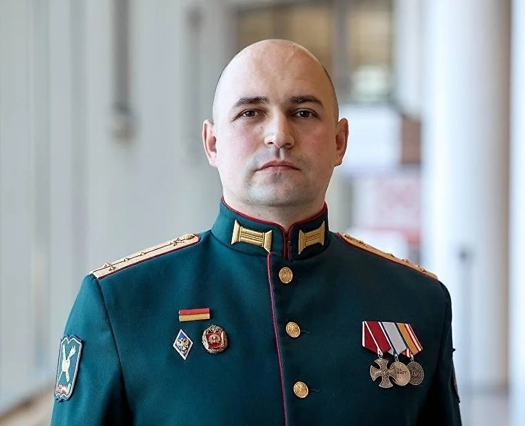 Участник программы «Время героев» возглавил направление девелопмента в ВЭБ.РФ

Артем Готманов, кавал