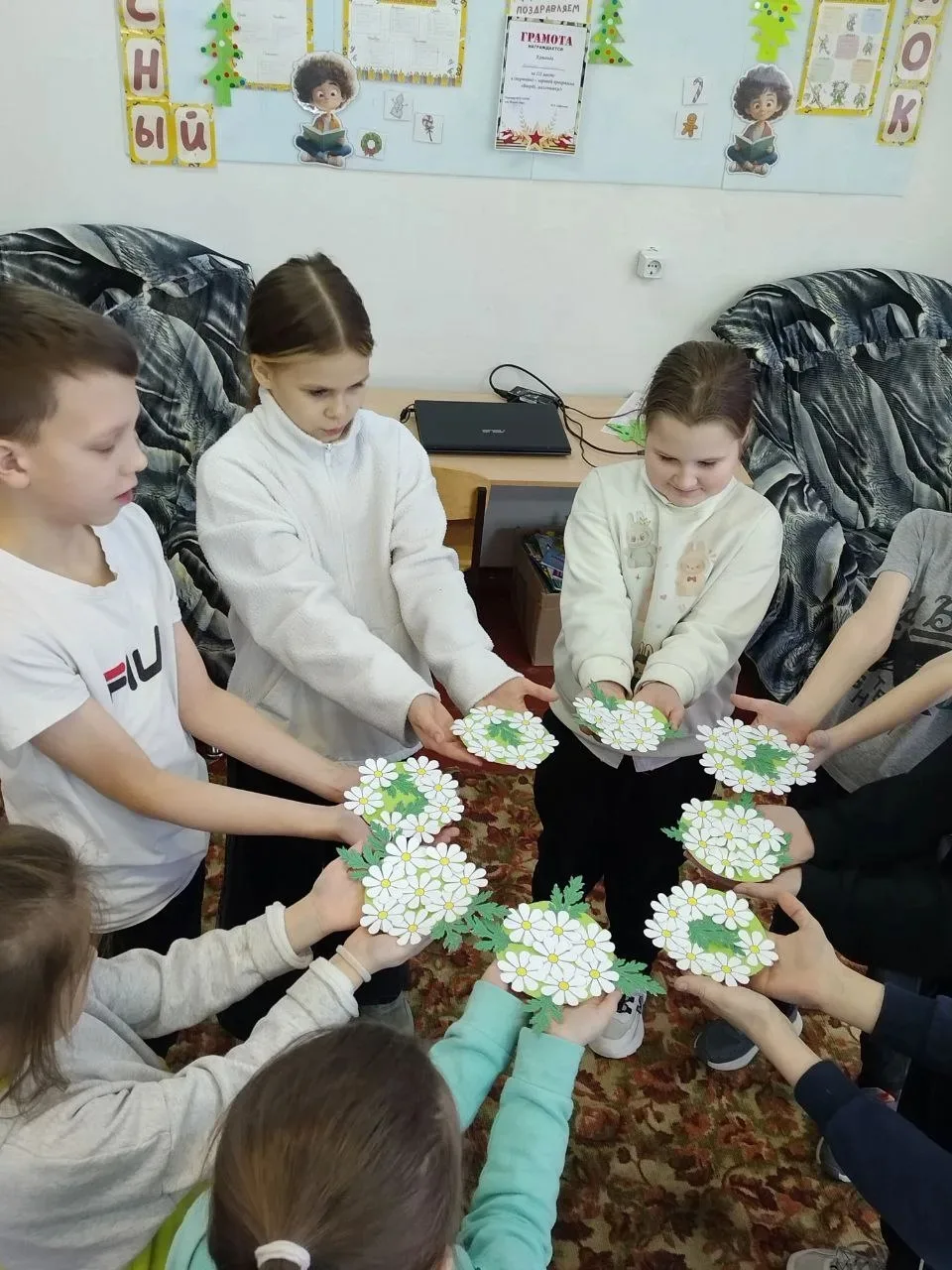 В рамках профилактического  месячника «Семья-сокровище души» в начальной школе прошёл к...