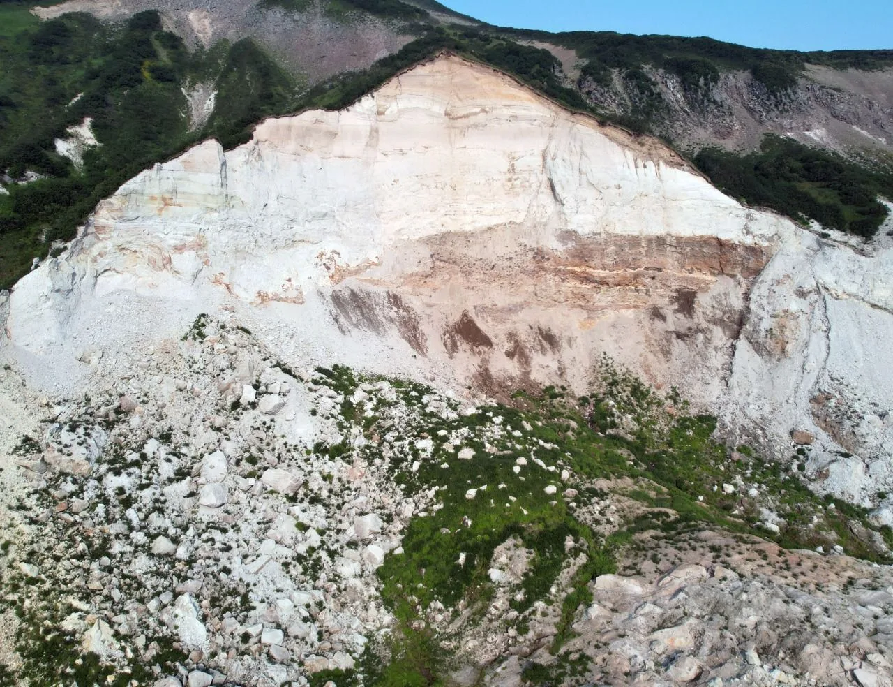 ⛰ День в истории. Мощный оползень в Долине гейзеров