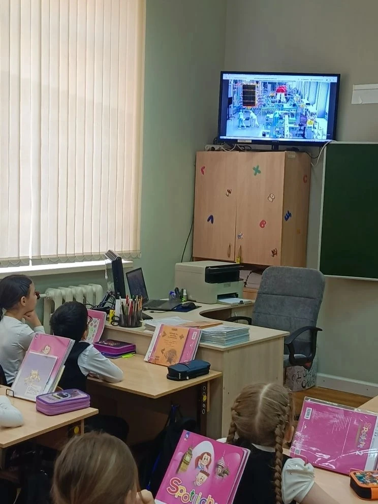 📌 6 апреля в рамках курса  "Разговоры о важном" прошло занятие на тему: «65 лет триумфа.  80 лет кос