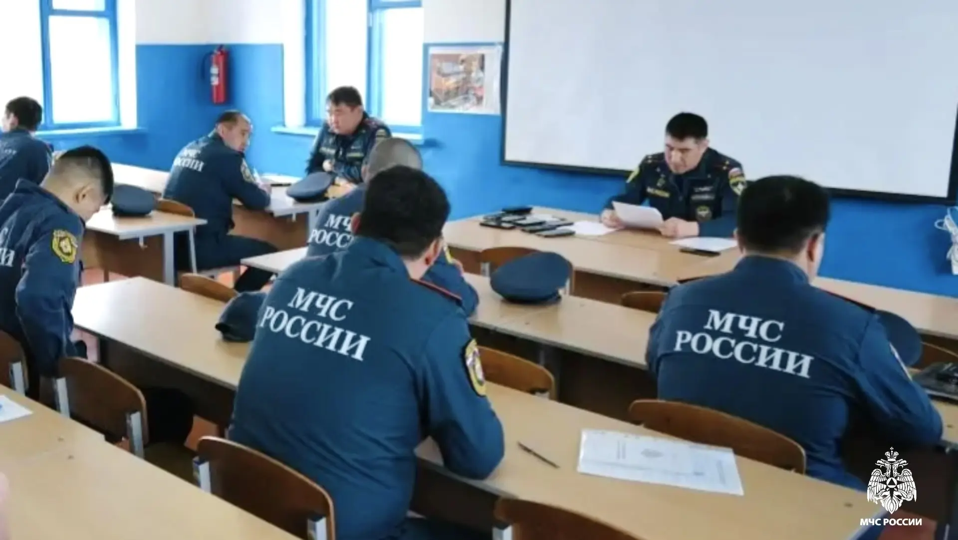 🚒 Калмыцкие огнеборцы сдали зачеты на допуск к работе в СИЗОД  ✅ Организация работы газодымозащитной