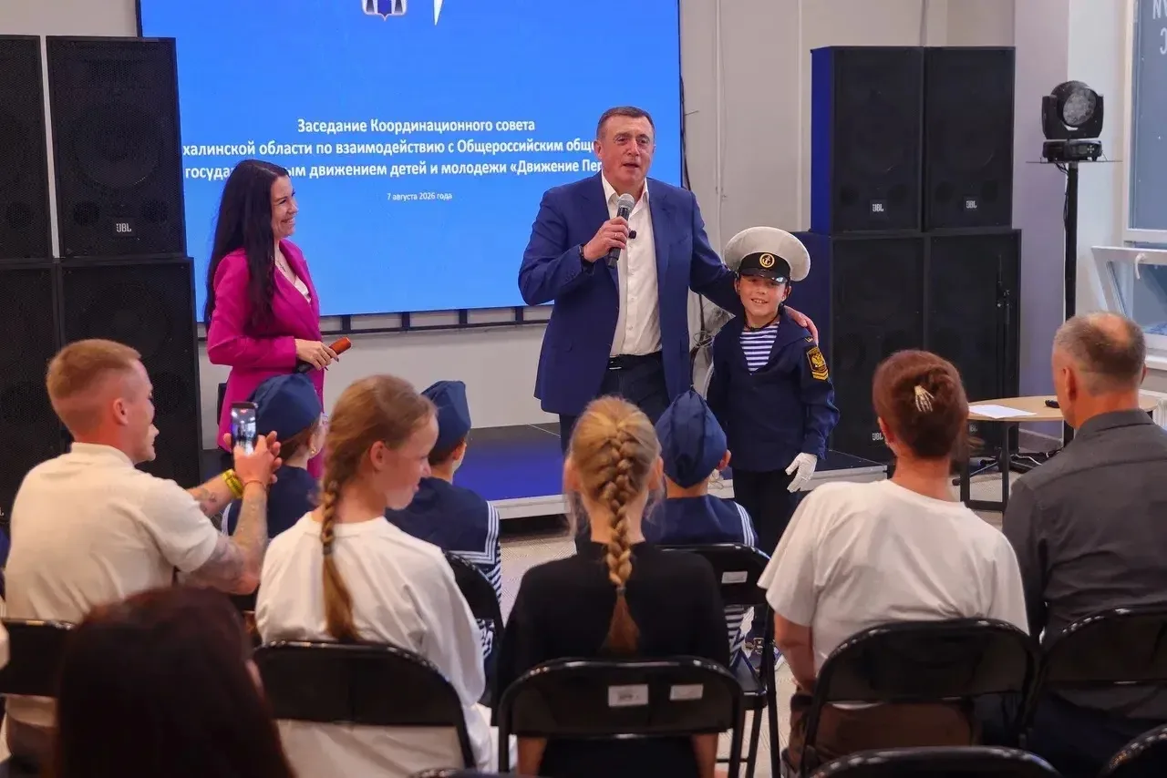Вместе с губернатором Валерием Лимаренко встретились с активистами Движения Первых — уч...