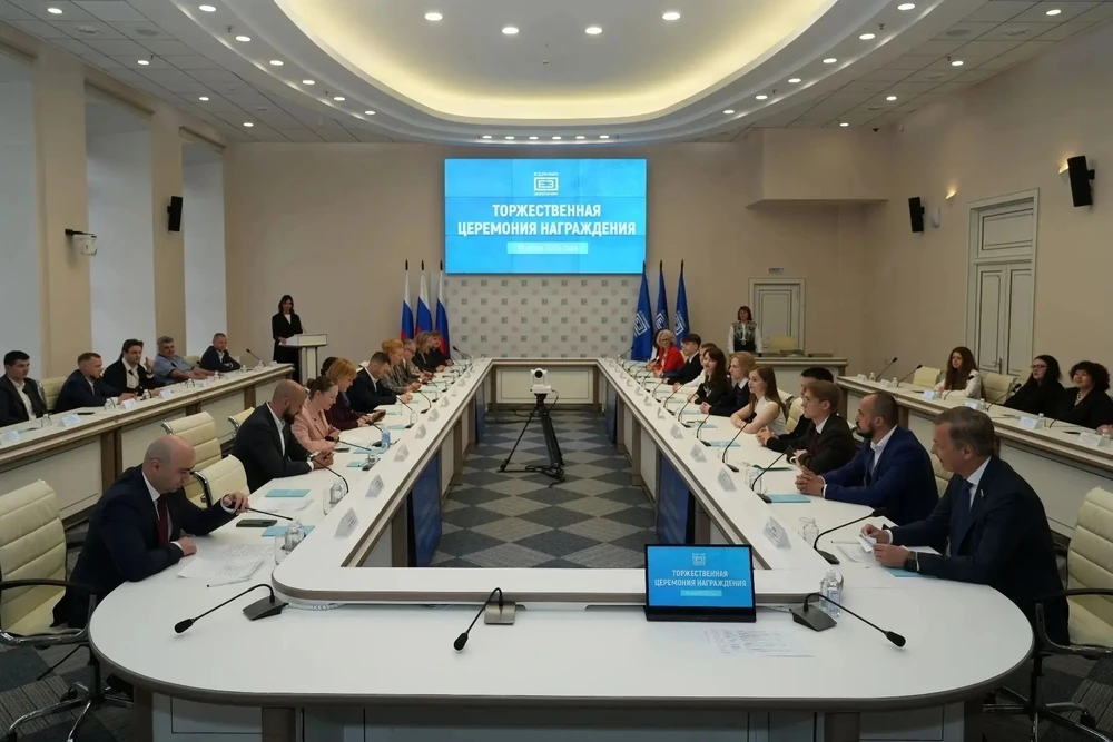 🏆Студенты ЮУрГУ получили награду за победу в престижном архитектурном конкурсе в Совете Федерации

