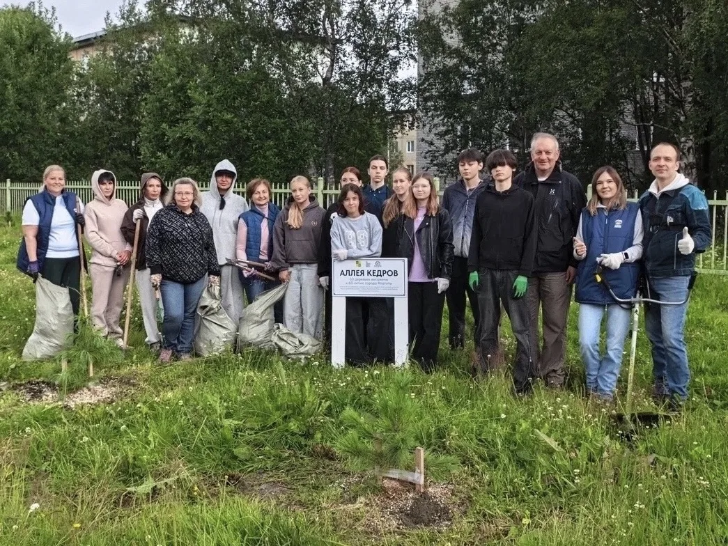 В Апатитах прошёл субботник «Кедр»🌳

Неравнодушные жители, депутаты и представители городской админ
