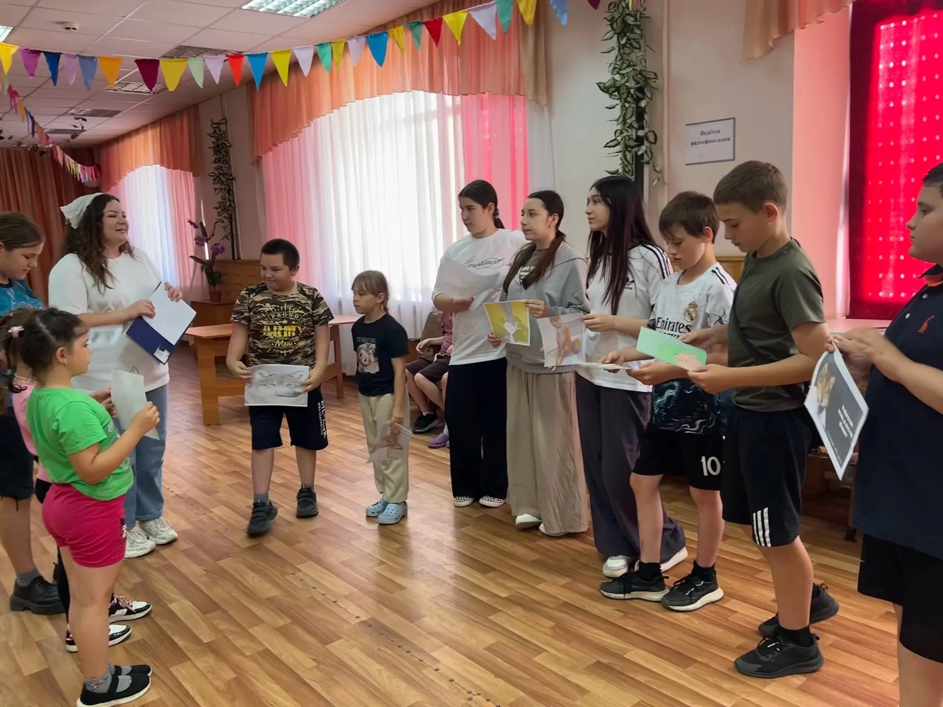 Мы провели познавательный час экологии, посвящённый удивительному миру, который нас окружает. 

Подр