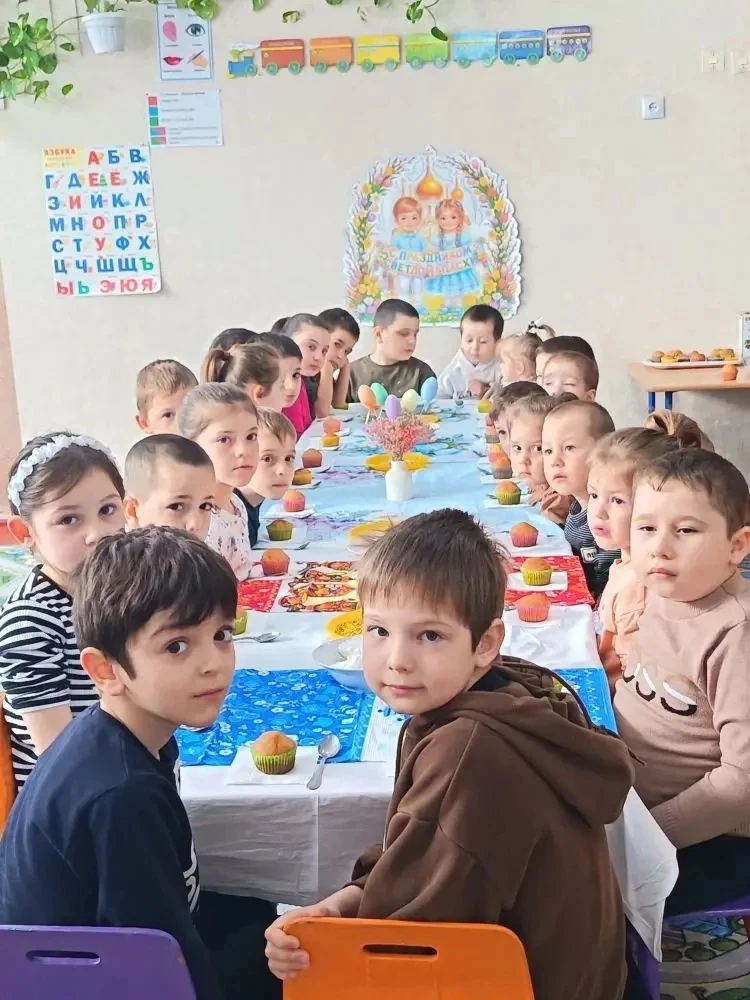 В детском саду отпраздновали Пасху весело и ярко! 🎉
Дети украшали куличи и разрисовывали яйца🧁🥚🌿