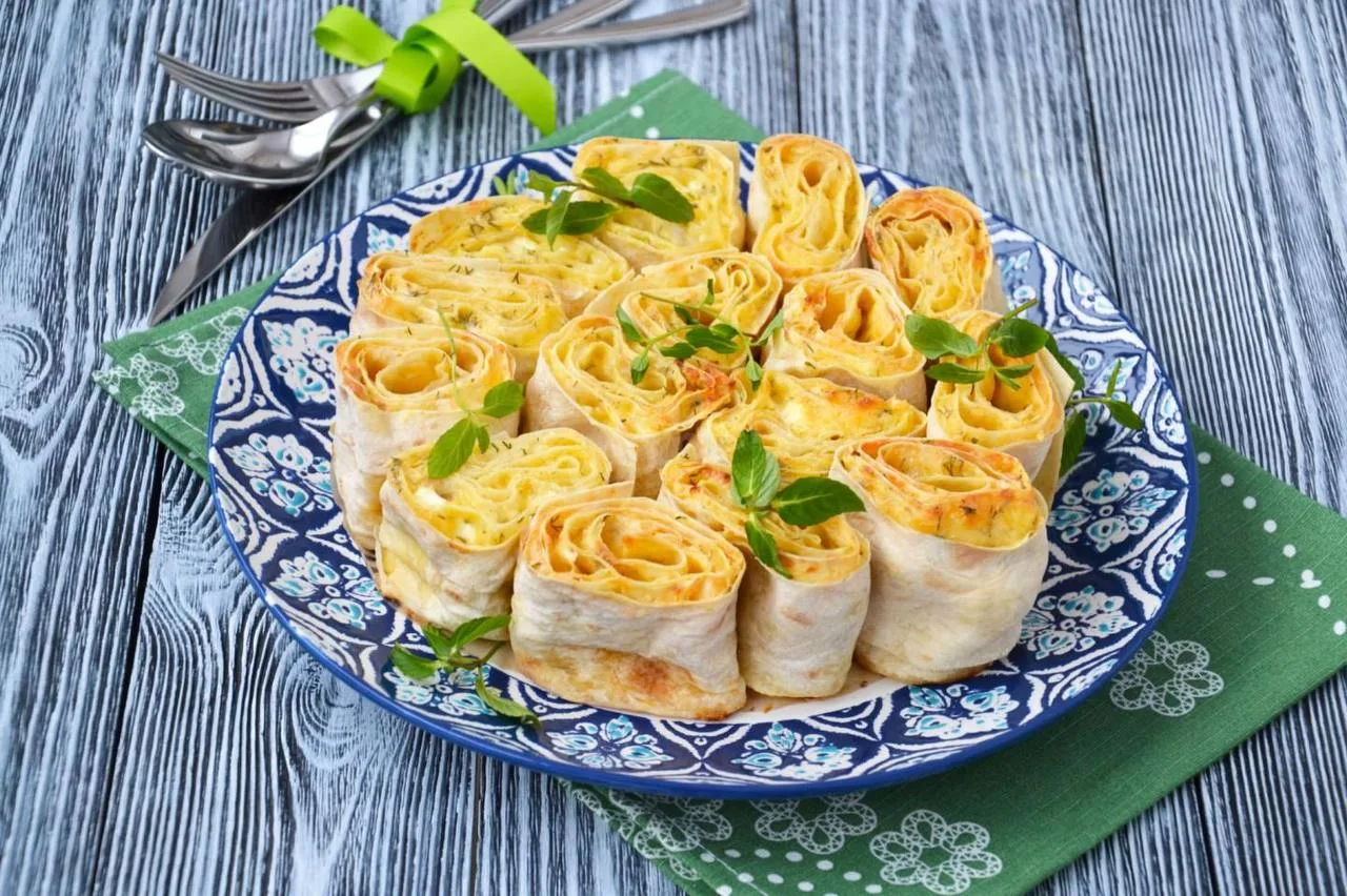 Лаваш с творогом и сыром в духовке🔥

Ингредиенты

- Лаваш — 3 шт.
- Творог — 300 г.
- Твёрдый сыр —