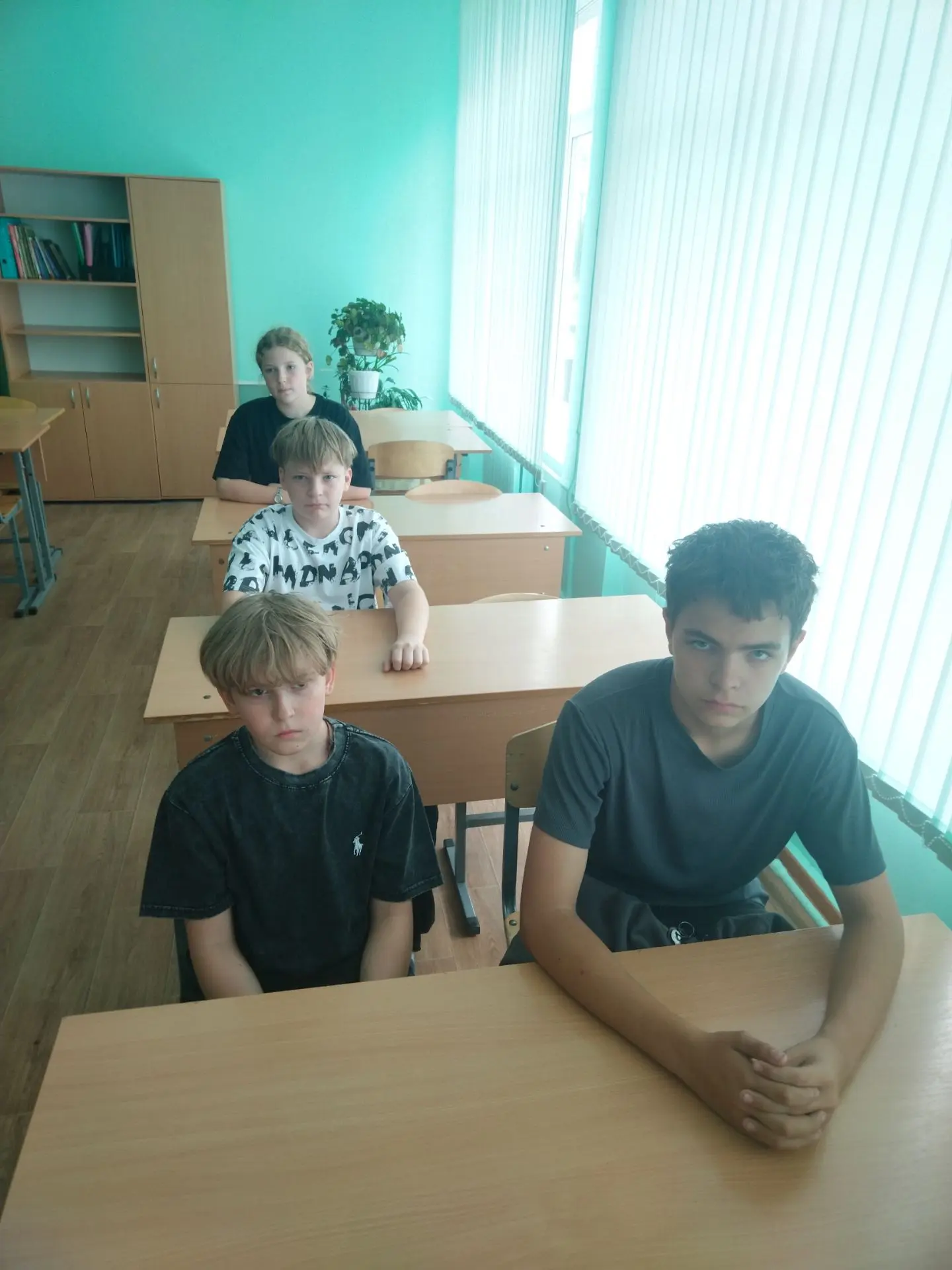 Для ребят трудового объединения сегодня прошла беседа по правилам поведения на водоемах...