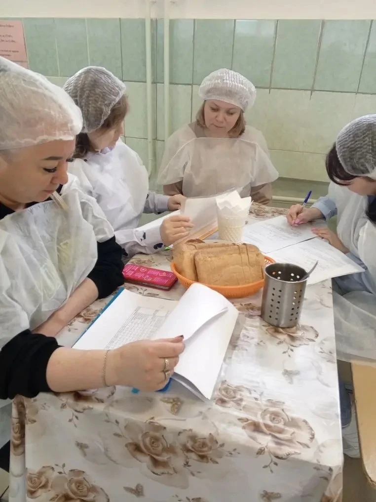Сегодня в нашей школе прошёл традиционный день родительского контроля за организацией питания! 🍽️  П