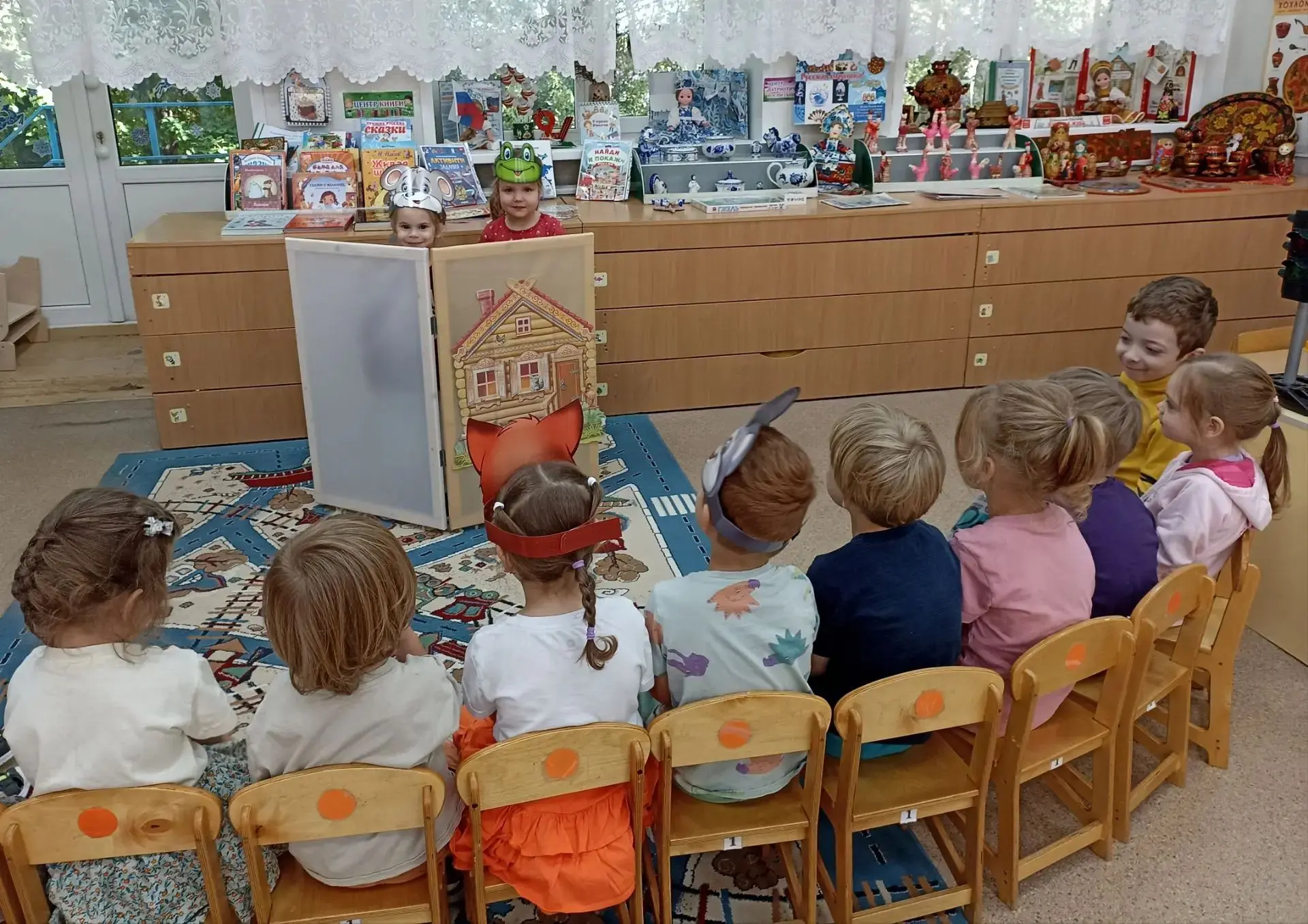 Сегодня в младшей и средней группах состоялась инсценировка любимой сказки "Теремок" 🏠.