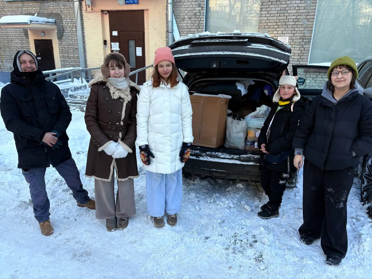 ❤ Помогаем делом  📍 Ленинский проспект, 34А  🐾 Ученики 7 «Б» класса вместе с родителями и классным р