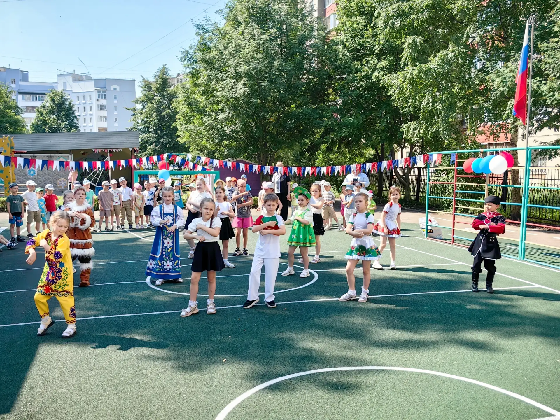 🇷🇺  С Днём России! 

🌟 В преддверии главного государственного праздника наша спортивная площадка 