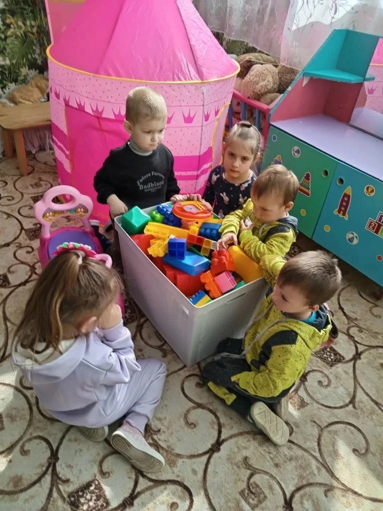 В группе "Солнышко" в детском саду 41"Теремок прошло занятие по конструированию на тему...