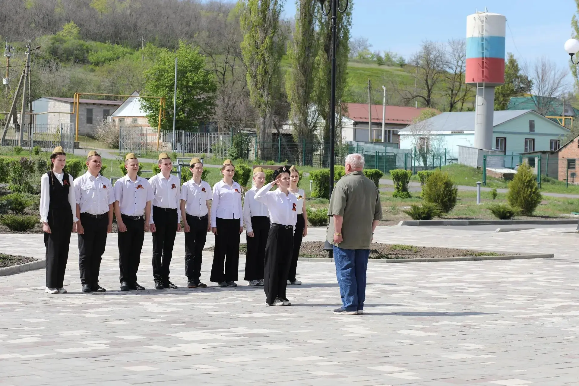 Сегодня в нашей школе прошел Смотр строя и песни, посвящённый 81-й годовщине Победы в В...