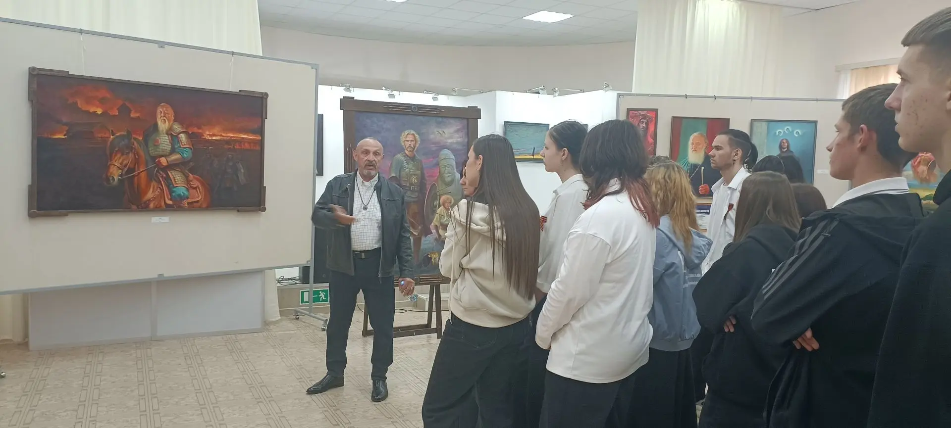🎨 Студенты групп ТГ-12 и ОИ-11 отделения туризма и сферы услуг Ейского полипрофильного колледжа в со
