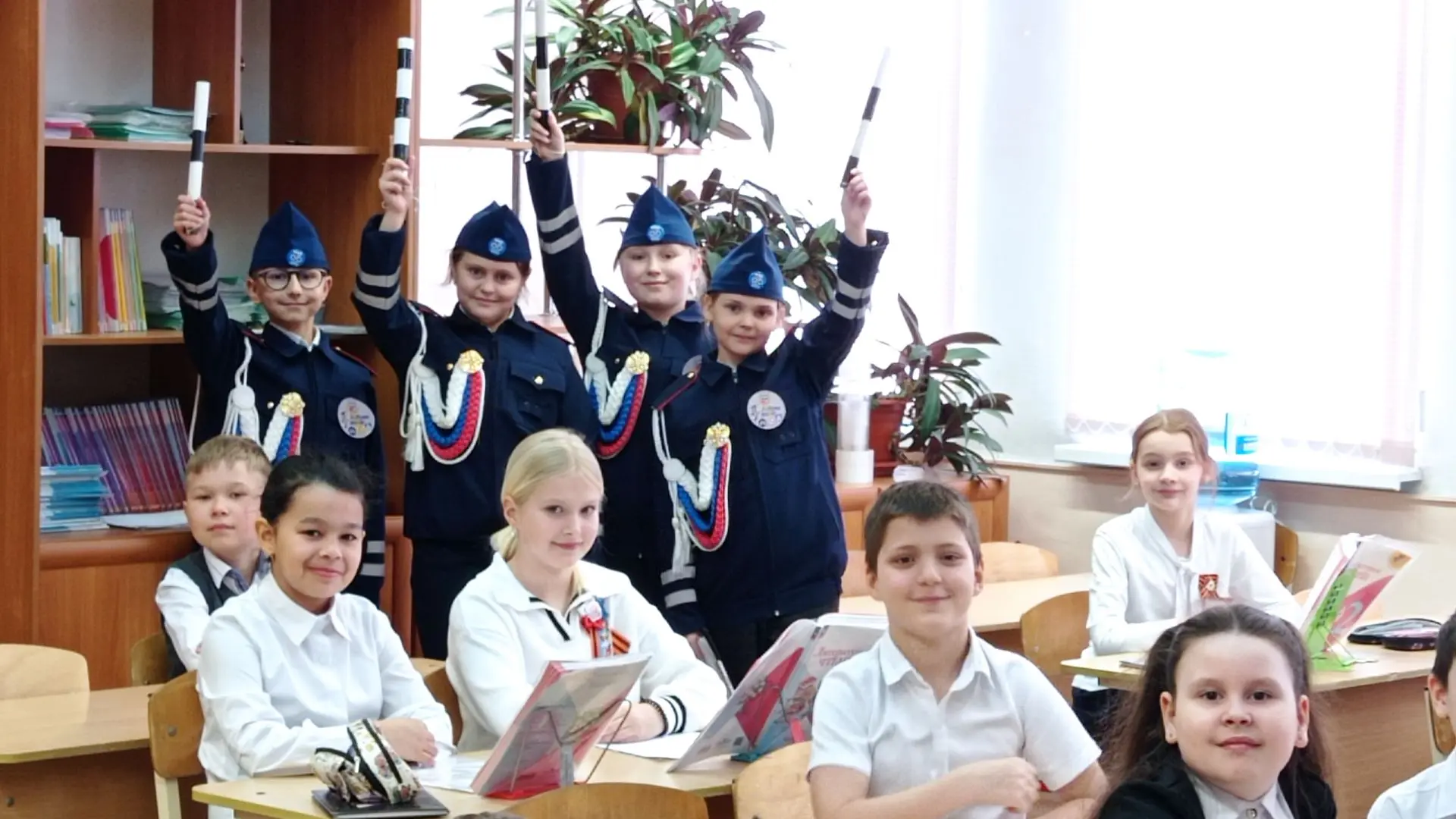 В школе  отметили День рождения жезла ГИБДД  27 апреля свой «профессиональный праздник» отмечает оди