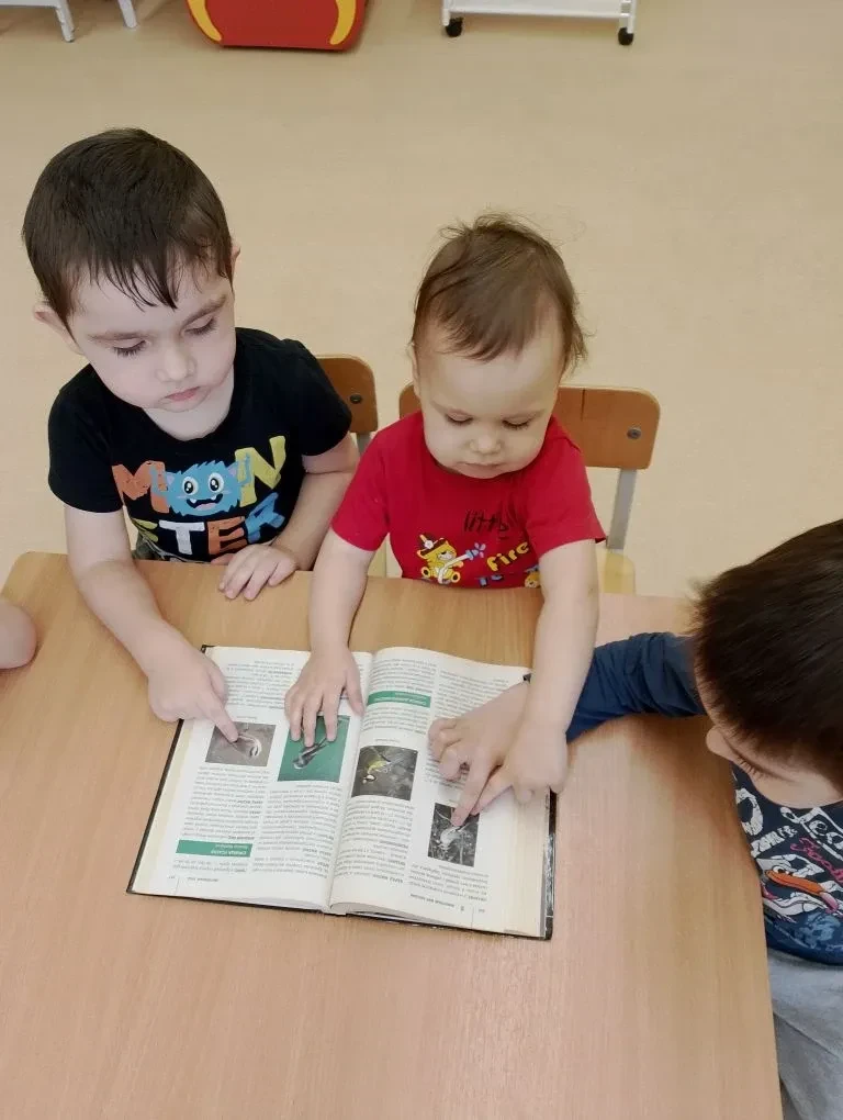 1 апреля вся страна отмечает "Всемирный день птиц". Вот и малыши группы "Топотушки" при...