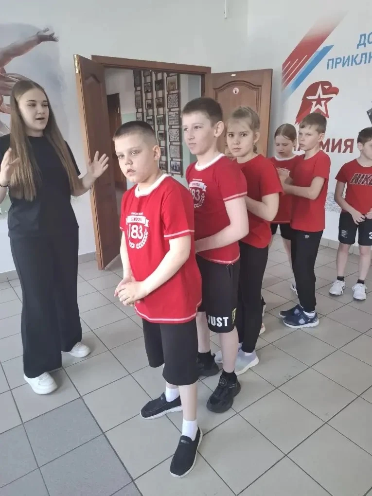 Военно‑патриотическая игра «Зарница 2.0» успешно завершилась! Участники младшей категории нашей школ