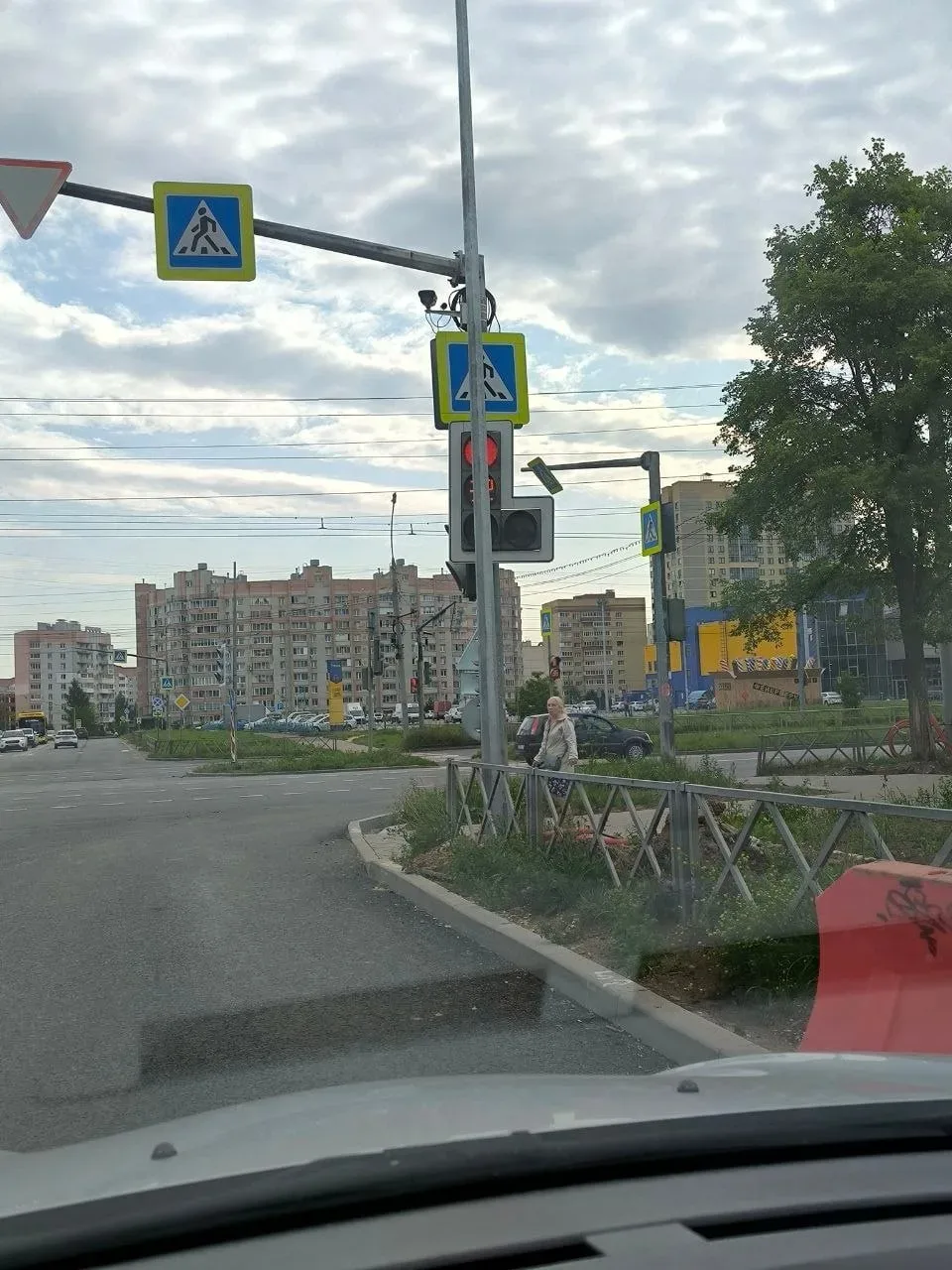 Ну как вам такое благоустройство? 🤔 
Ставьте реакцию, если тоже считаете, что что-то пошло не так �