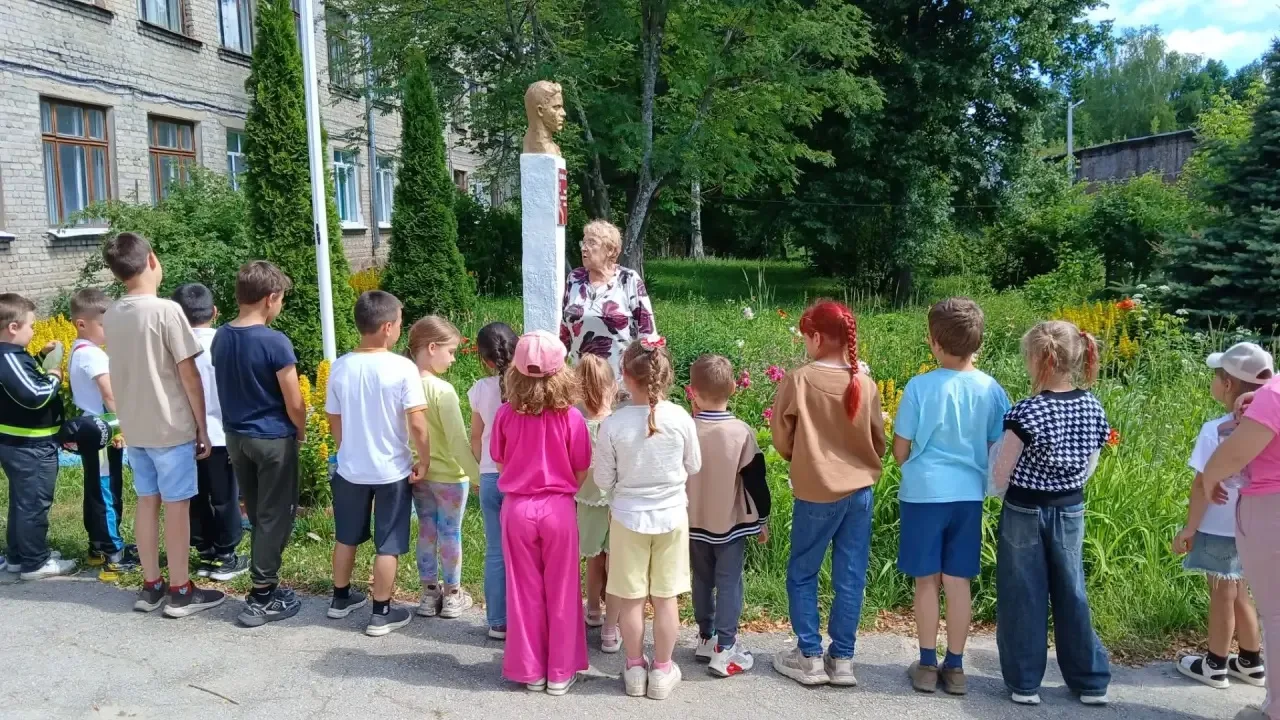 Сегодня 22 июня в День Памяти и Скорби для детей школьного лагеря "Лучик" , учителей и жителей посел