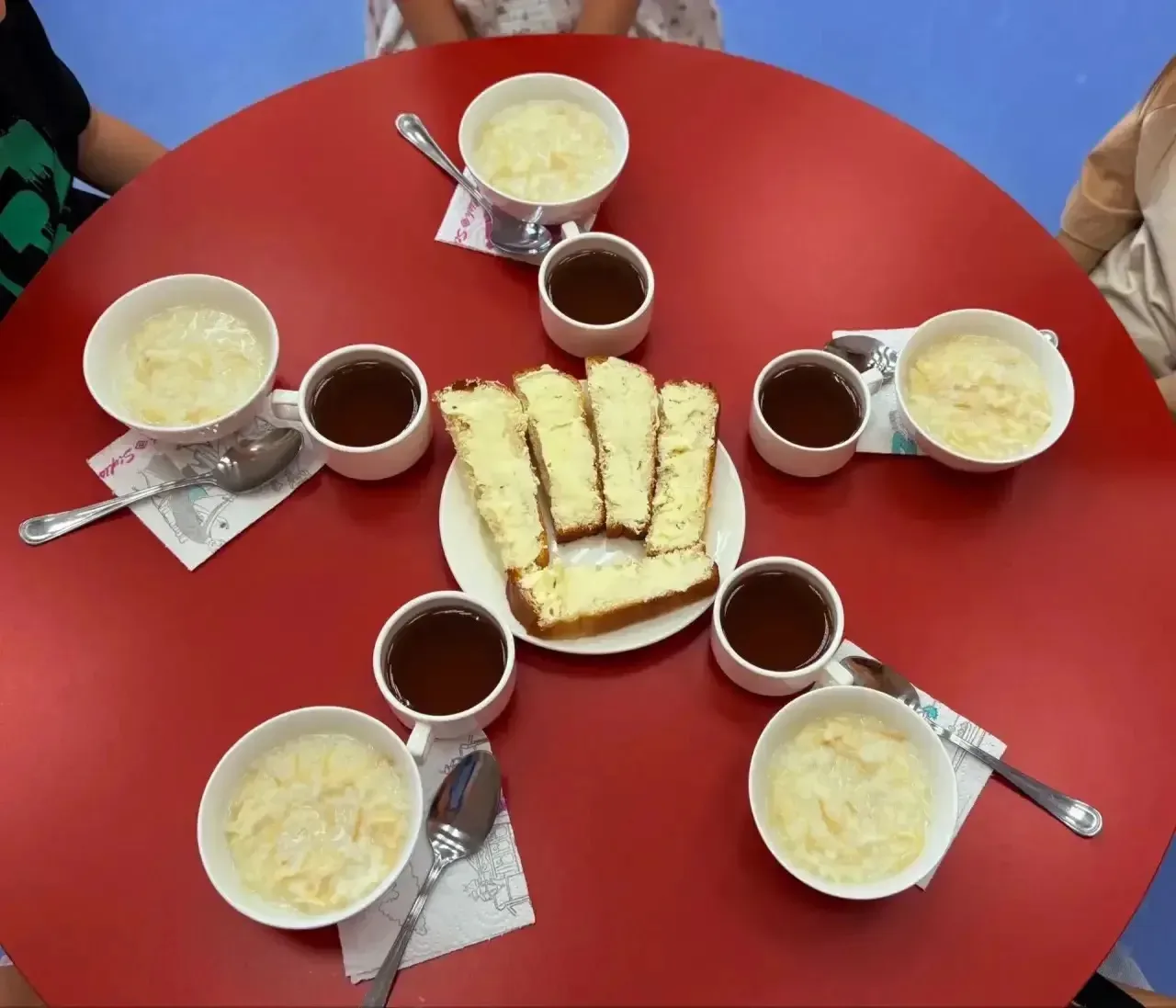 Наши дети едят с аппетитом и удовольствием. 😌🍽️