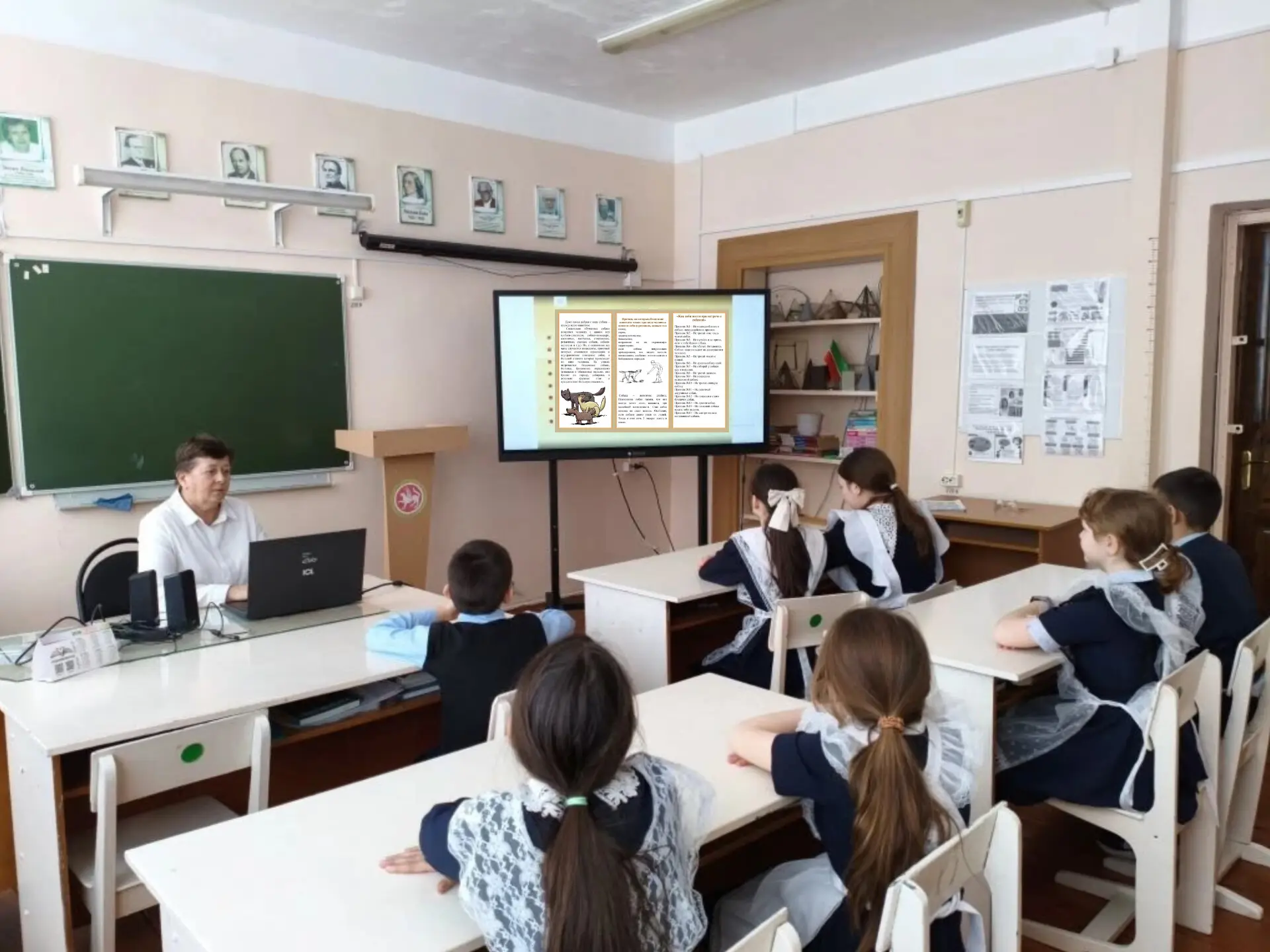 С целью защиты детей от нападения безнадзорных животных в школе прошли информационно-пр...