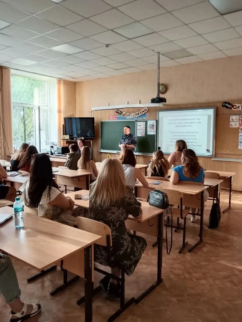 19.05.26 прошло общешкольное родительское собрание. Директор школы Цибарева Ольга Юрьев...