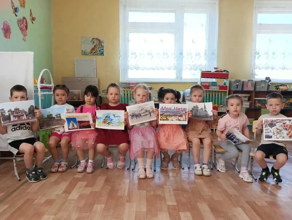 📌А у нас продолжаются занятия посвященные нашему любимому городу Чита✨🕊️ Ребята бесед...