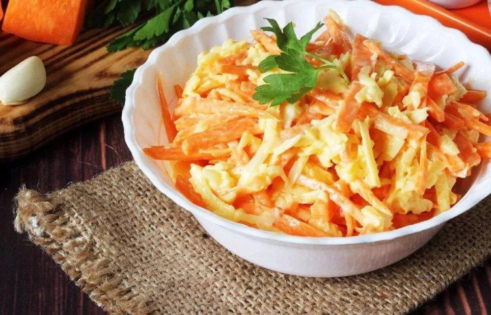 МОРКОВНЫЙ САЛАТ С СЫРОМ И ЧЕСНОКОМ