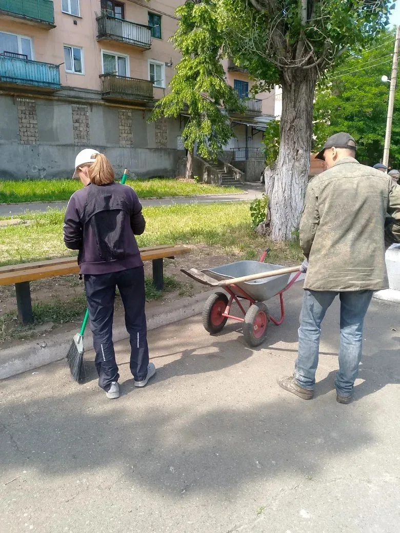 Подметание территории в местах общего пользования ул. Богатая (агитплощадка), ул. А. Стаханова (мемо