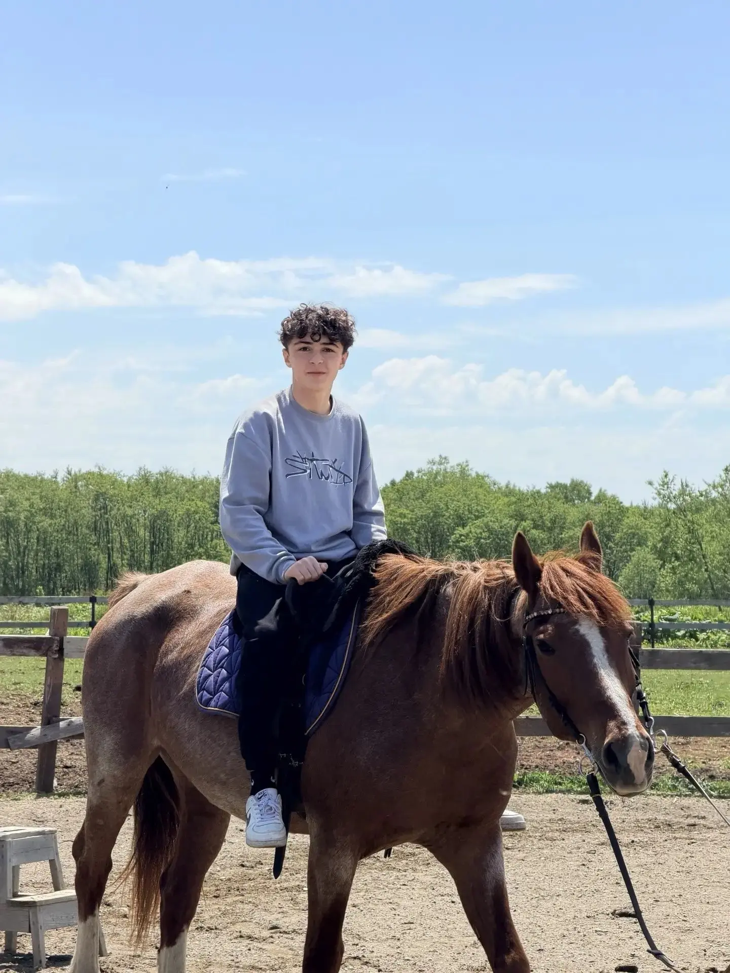 Экскурсия в конный клуб 🐴 "Граница": солнечный день незабываемых впечатлений.
Ребята нашего центра 