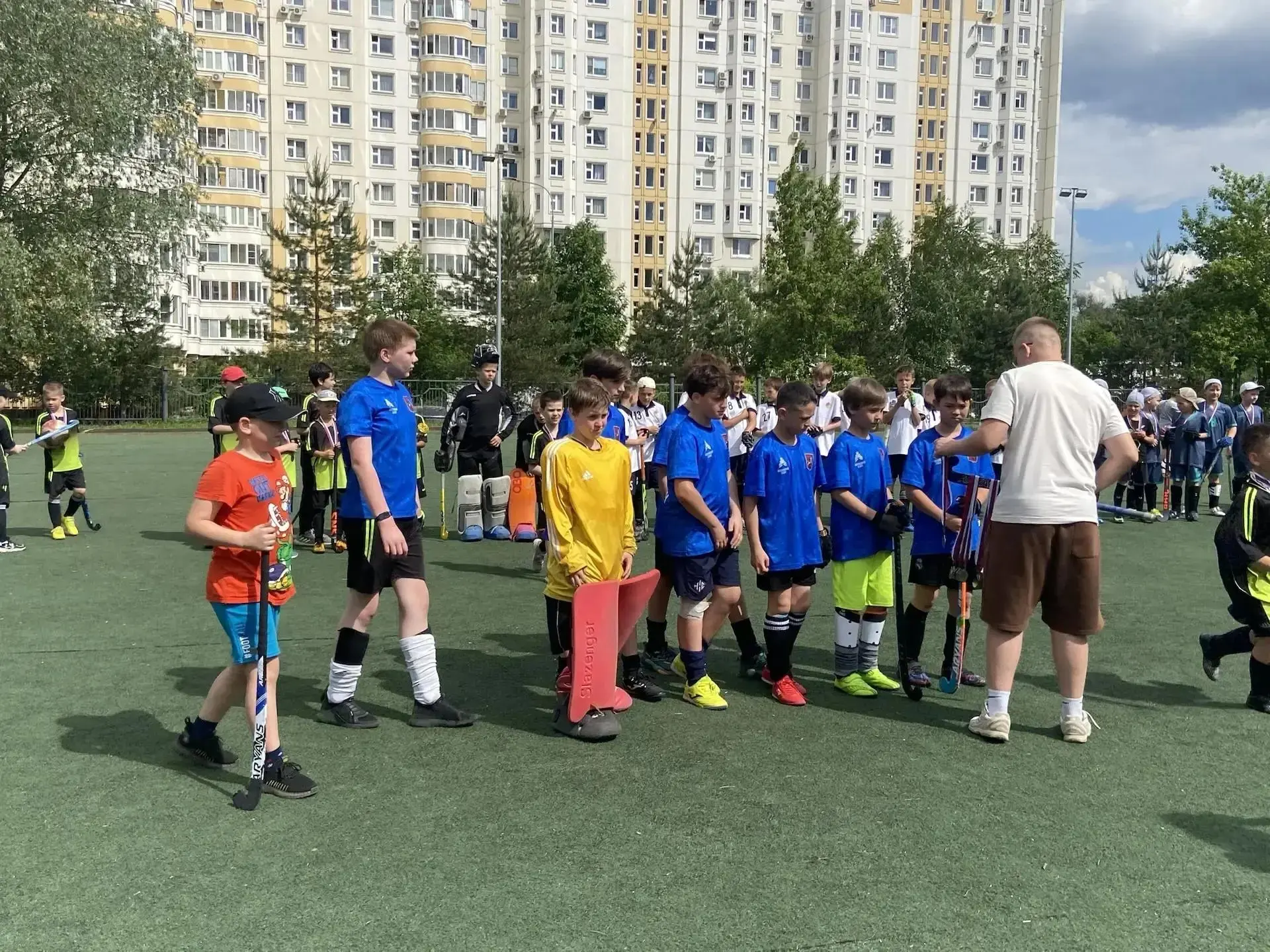 🏆🌟 СОРЕВНОВАНИЯ ПО ИНДОРХОККЕЮ! 🌟🏆

В конце мая в нашей школе прошли захватывающие соревнования 
