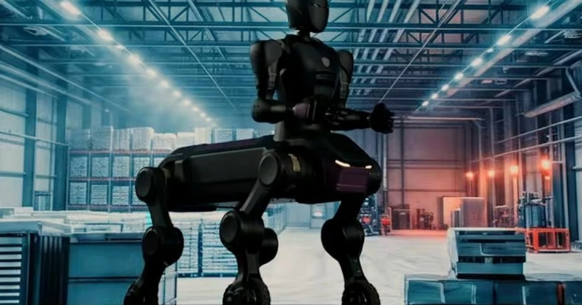 Китайский стартап Run Robotics представил робота-кентавра на конференции WAIC 2026