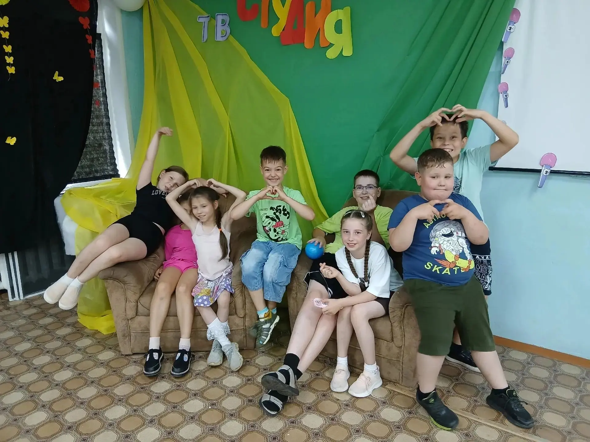 📺 День десятый: Мир — творчество, дружба и арт-объекты! 🌍✨

Сегодня «Телегид 2.0» переключился на 