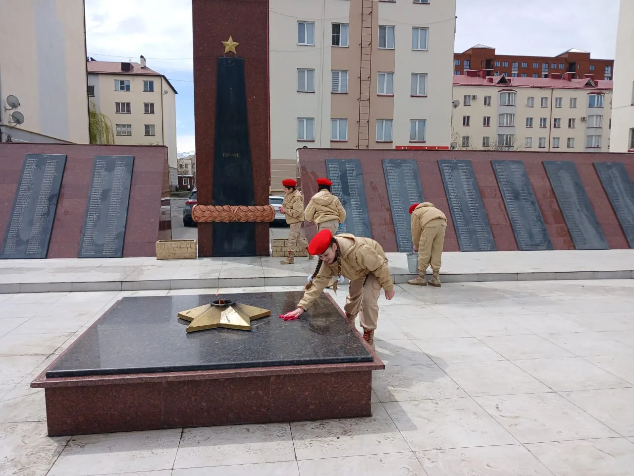 В преддверии  празднования 81 годовщины ВОВ Юнармейцы 4Д класса приняли участие в суббо...