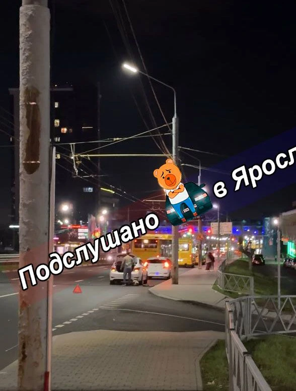 На Московском 143 открыт люк в средней полосе.