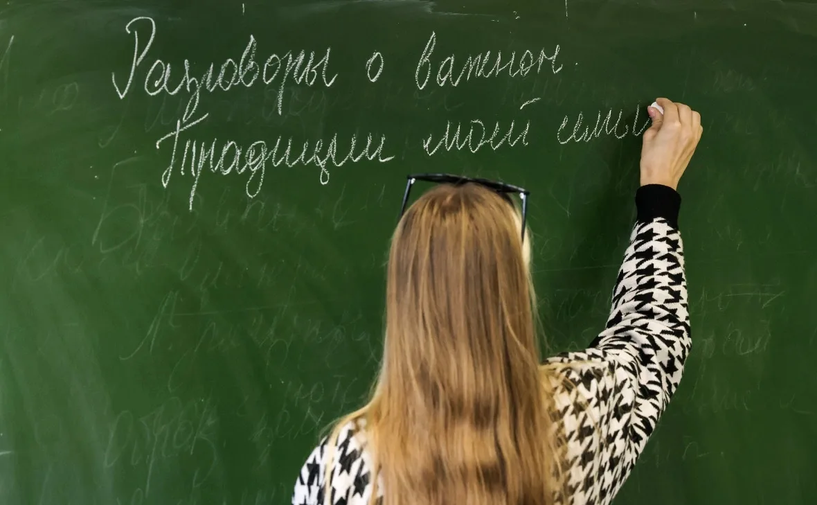 В школах начнут фиксировать учеников, «не согласных» с ценностями «Разговоров о важном»