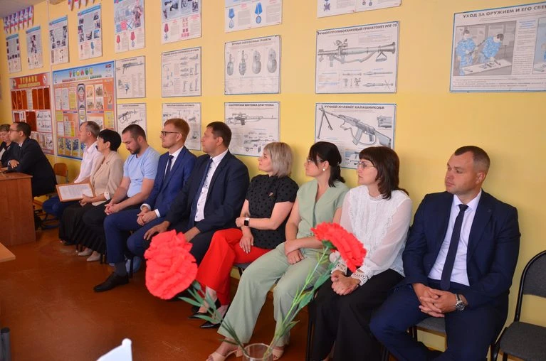 Сегодня в МБОУ "Краснокутская СОШ имени Д. В. Свиридова" Боковского района  после торже...