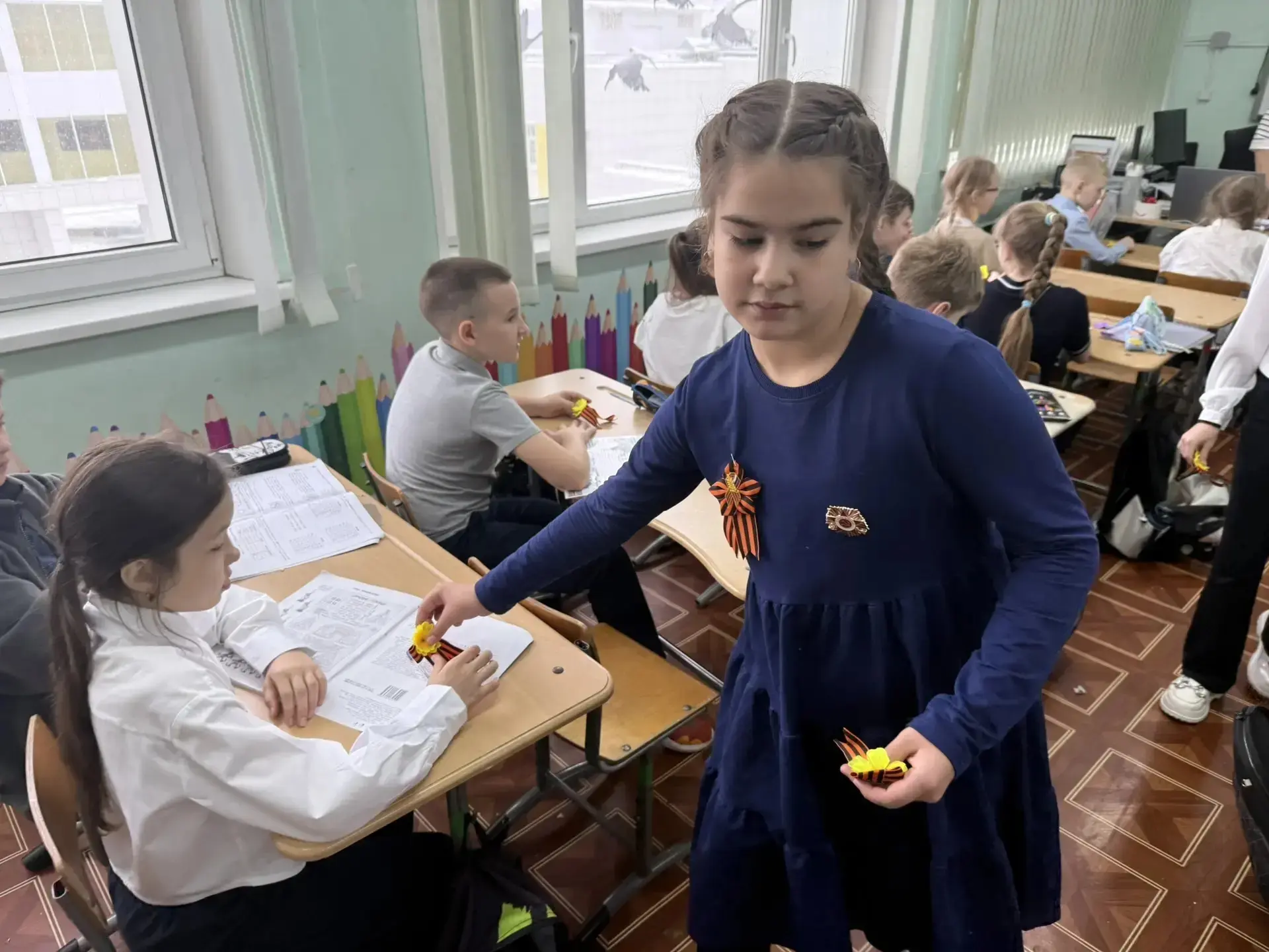 В преддверии Дня Победы обучающиеся 3 «Б» и 3 «Г» классов присоединились к акции «Георгиевская ленто