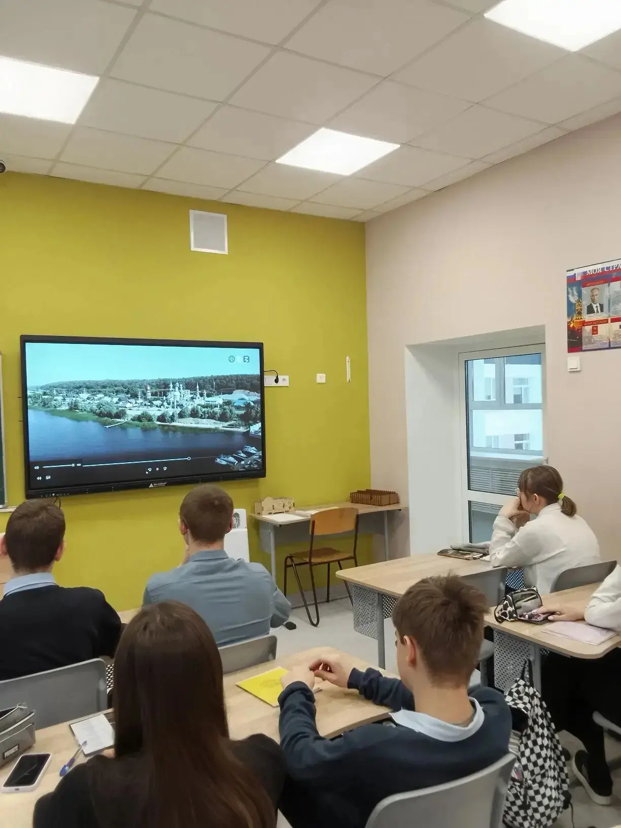 🇷🇺Россия — мои горизонты🇷🇺  5 марта в МОУ "Гимназия 4"прошли профориентационные занятия: «Россия на 