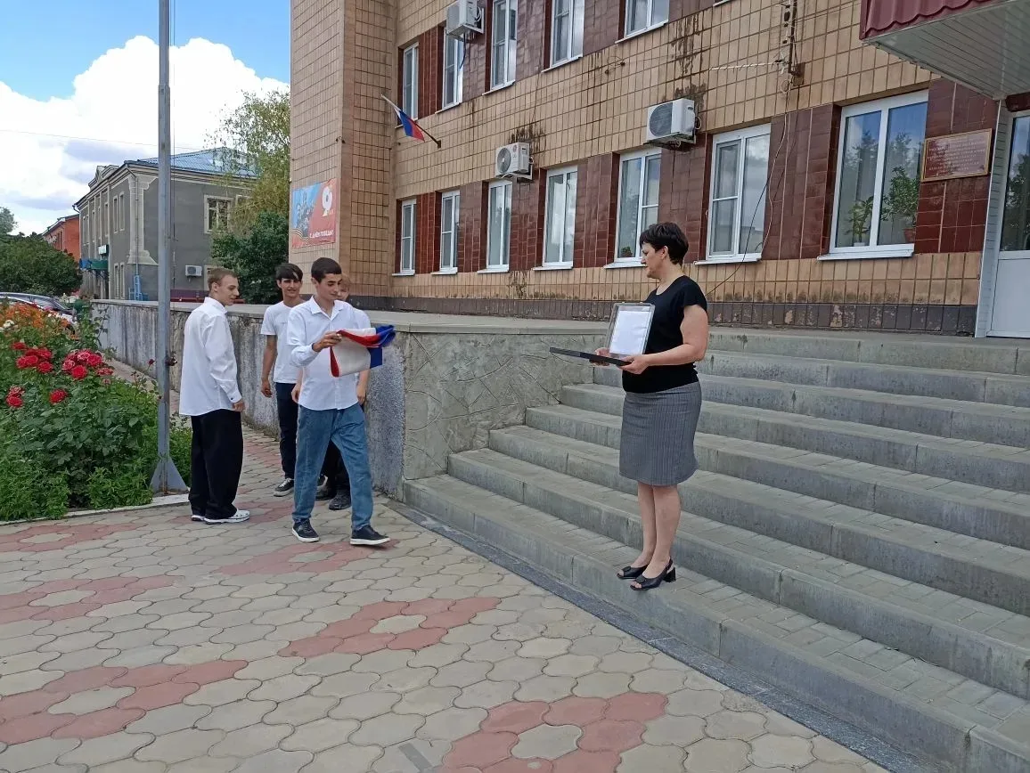 Сегодня в Зимовниковском педагогическом колледже прошла линейка, посвященная окончанию 2025–2026 уче