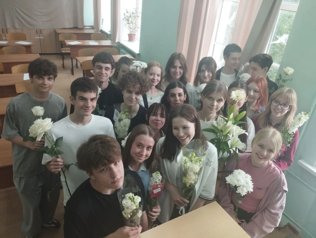💐Ученики 8 «А» подготовили для своей классной руководительницы Вячиной Натальи Геннадь...