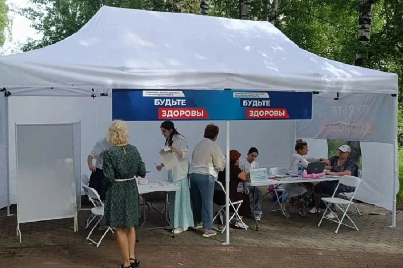 В Кирове медики проводят уличную акцию «Будьте здоровы»