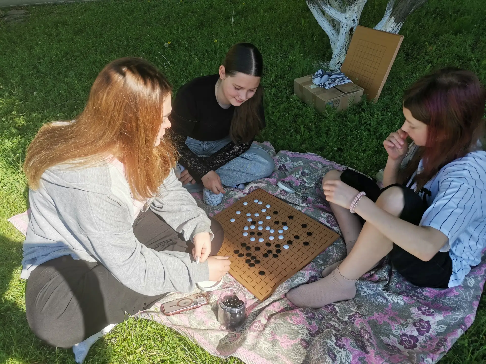 ⚫️⚪️ Играем в Го со школьниками на свежем воздухе