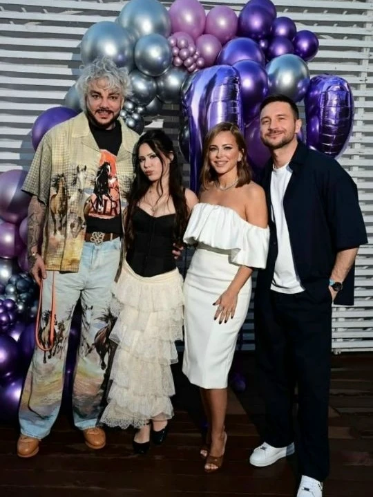 Ани Лорак делится фоточками с дня рождения единственной дочери🎂