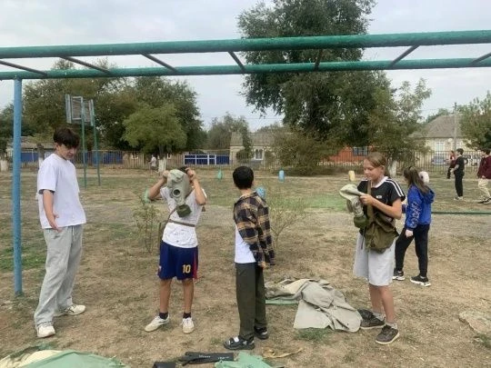 В школе №10 села Владимировки прошли мероприятия, приуроченные ко Дню воссоединения нов...
