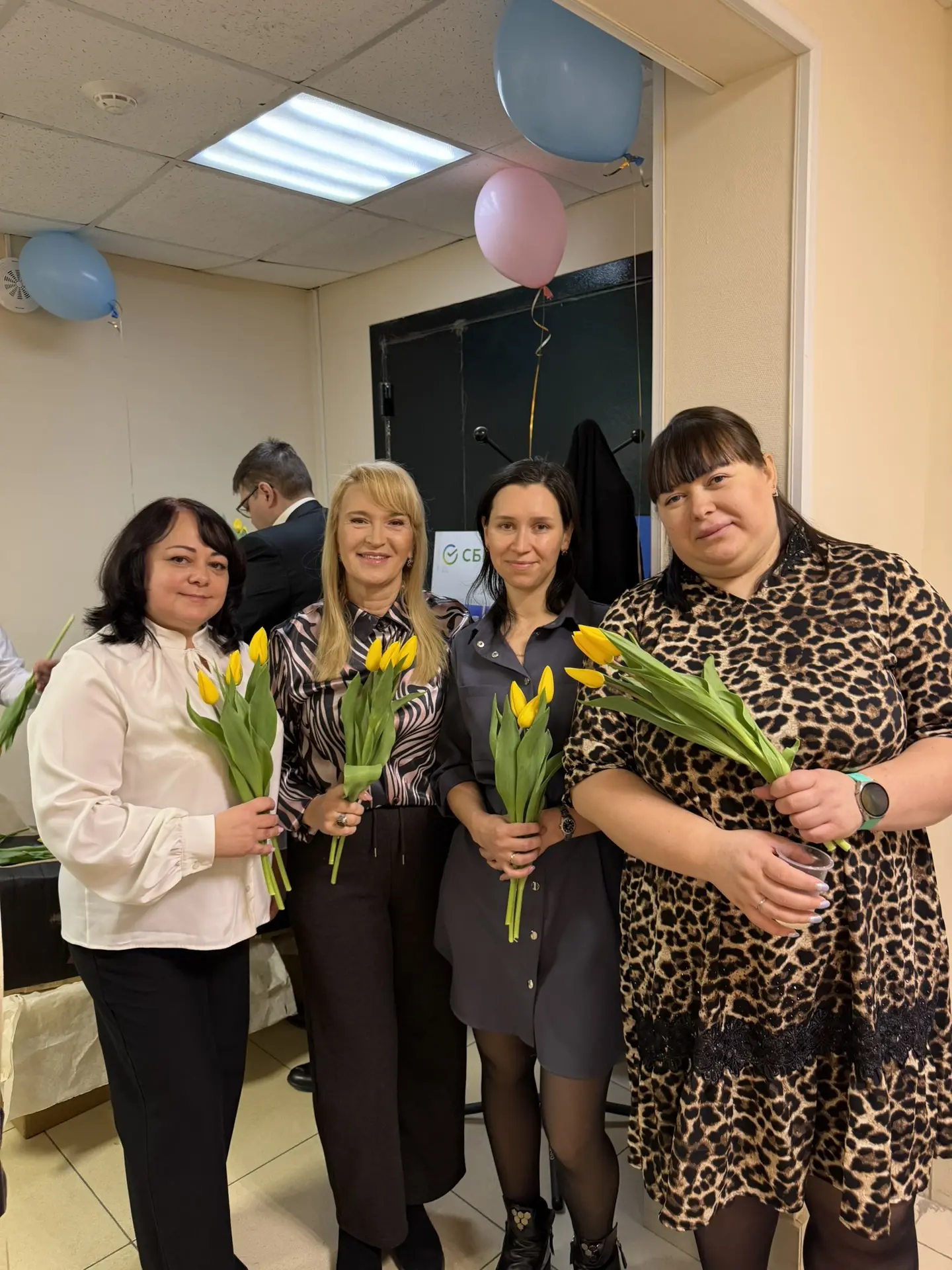 🌷Мужской коллектив КГУП «Примтеплоэнерго» поздравляет женщин предприятия с Международным женским днё