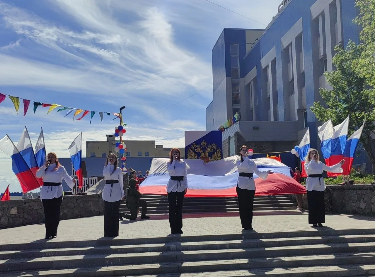 🇷🇺12 ИЮНЯ – ДЕНЬ РОССИИ.
В честь Дня России на площади имени Валентина Васильевича Мурко состоялас